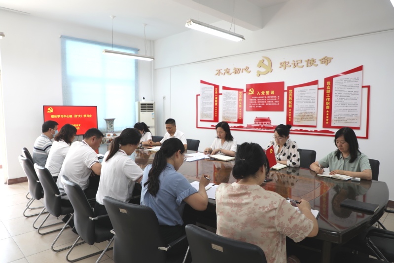 附属学校召开党总支理论学习中心组（扩大）学习会