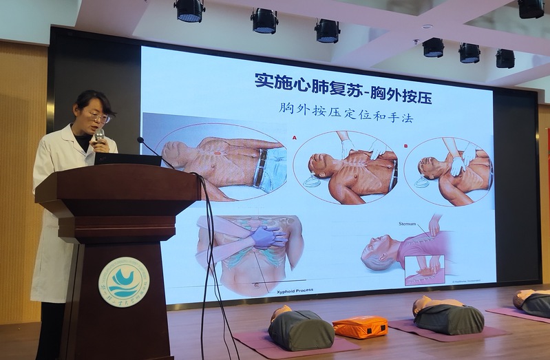 附属学校举行急救技能专题培训