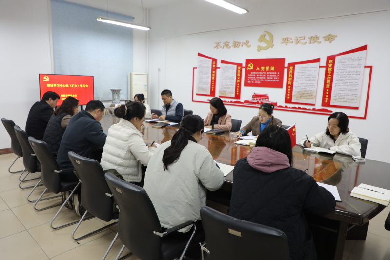 附属学校召开党总支理论学习中心组（扩大）学习会