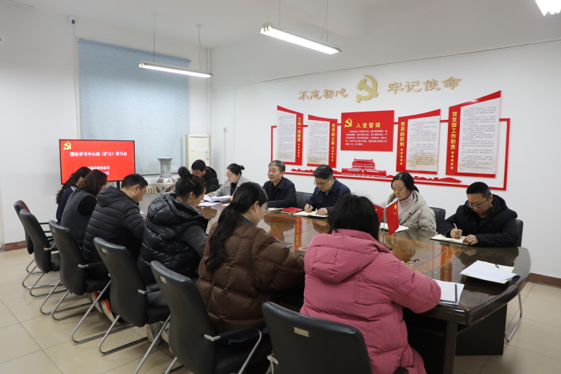 附属学校召开党总支理论学习中心组（扩大）学习会
